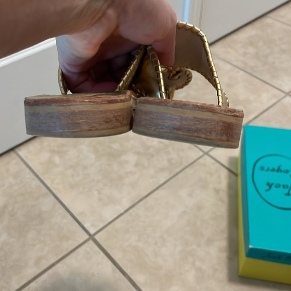 Jack Rogers Hamptons Flat gold size 8m sandals EUC - Picture 6 of 13